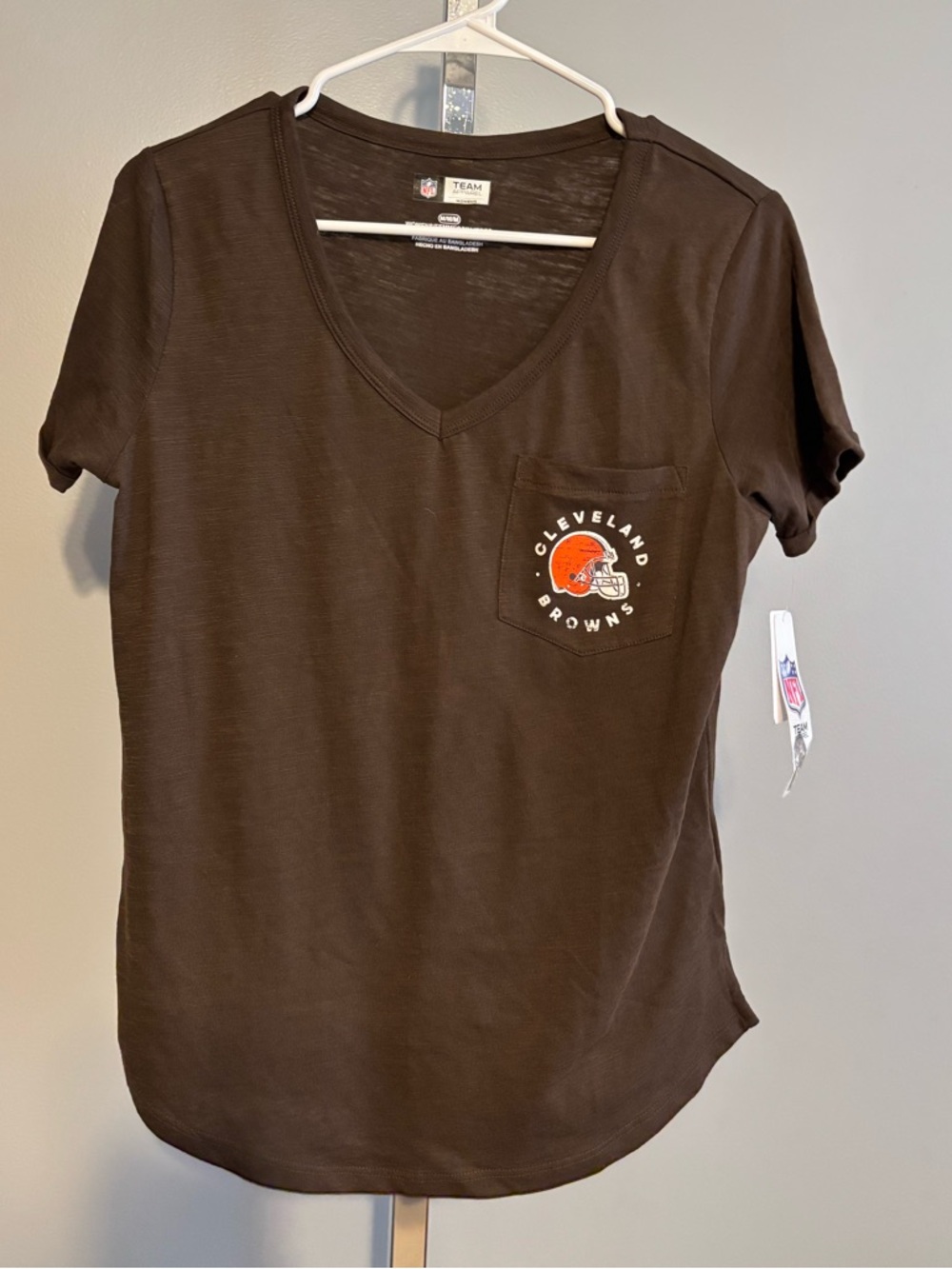 Cleveland Browns Women’s V Neck T Shirt NFL TEAM APPAREL MED‎ NWT